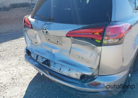 2016 Toyota Rav4 Xle z USA, uszkodzony, nr VIN 2T3WFREV6GW300889